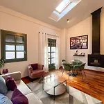 Modern Apt In Old Town W Cathedral Views
