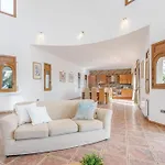 V024 - Villa Colina