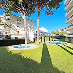 Apartamento En La Escala Con Piscina Y Parking