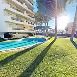 Apartamento En La Escala Con Piscina Y Parking