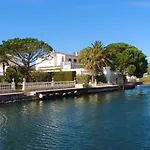 Charming Apartment Near Beach