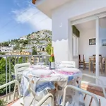 Apartment With Scenic View