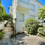 Central Apartment In Nature