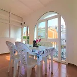 Lush Apartment In Roses