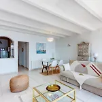 Apartment In Roses Near Sea