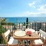 Apartment In Roses Near Sea
