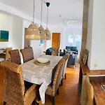 Exclusiva Casa Con Vistas Despejadas Al Mar Y Piscina Privada