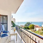 Tasteful Apartment In Roses