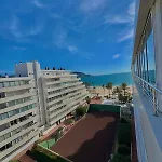 Appartement Moderne Premiere Ligne De Mer Avec Piscine