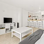 Apartamento Con Terraza Frente Al Canal