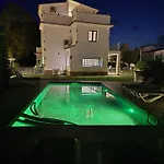 Villa Sophie Alt Standing Frente Al Club Nautico