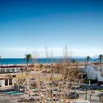 Estudio Moderno Con Terraza Y Vistas Al Mar
