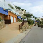 Preciosa Casa Con Piscina Desbordante Y Vistas Al Mar