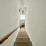 Spacious Apartment Near Roses Beach