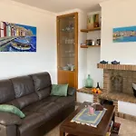 Gemuetliches Ferienhaus Mit Pool Und Meerblick