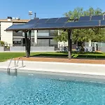 Casa Adosada Con Piscina, Jardin Y Terraza En El Centro De Roses - Hisp-228-427