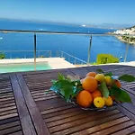 La Perla Villa En Canyelles, Con Vistas Al Mar