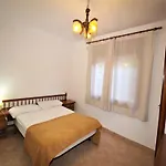 Apartment With Shared Pool In Pals Beach
