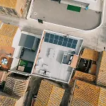 Radiant 5 Bedroom Family Home With Jacuzzi + Roof Deck