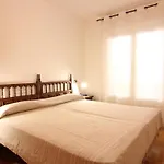 Apartamento Centrico Con Terraza Y Acceso Cercano A La Playa, Bares Y Mercado En Empuriabrava - Es-228-181