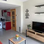 Hermoso Piso En Un Paso De La Playa De Fenals Con Terraza