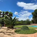 Renovated Barn With Garden And Pool - For 8