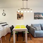 Apartamento Con Piscina Y Terraza Cerca Del Mar