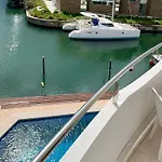 Apartamento Con Piscina - Magnificas Vistas Al Canal - Aire Acondicionado A