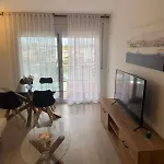 Apartamento De Dos Habitaciones Con Terraza Y Plaza De Aparcamiento