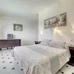 Apartment In Roses Near Sea