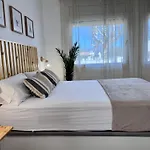 Estudio En Planta Baja, Con Piscina Comunitaria