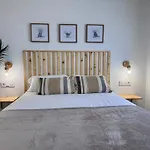 Estudio En Planta Baja, Con Piscina Comunitaria