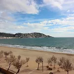 Apartamento Moderno, Renovado Y Soleado Con Vistas Panoramicas Al Mar En Primera Linea De Playa - Es-228-100