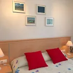 Lets Holidays Cozy Pool Apartment