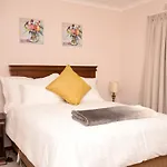 Vinolux Guest House