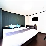 Hirakata Crystal Hotel
