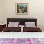Lets Holidays Apartment La Guardia