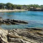 Casa Con Encanto Y Jardin Amplio En Cadaques