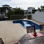 Casa Con Amarre Y Piscina Privados Ref 306