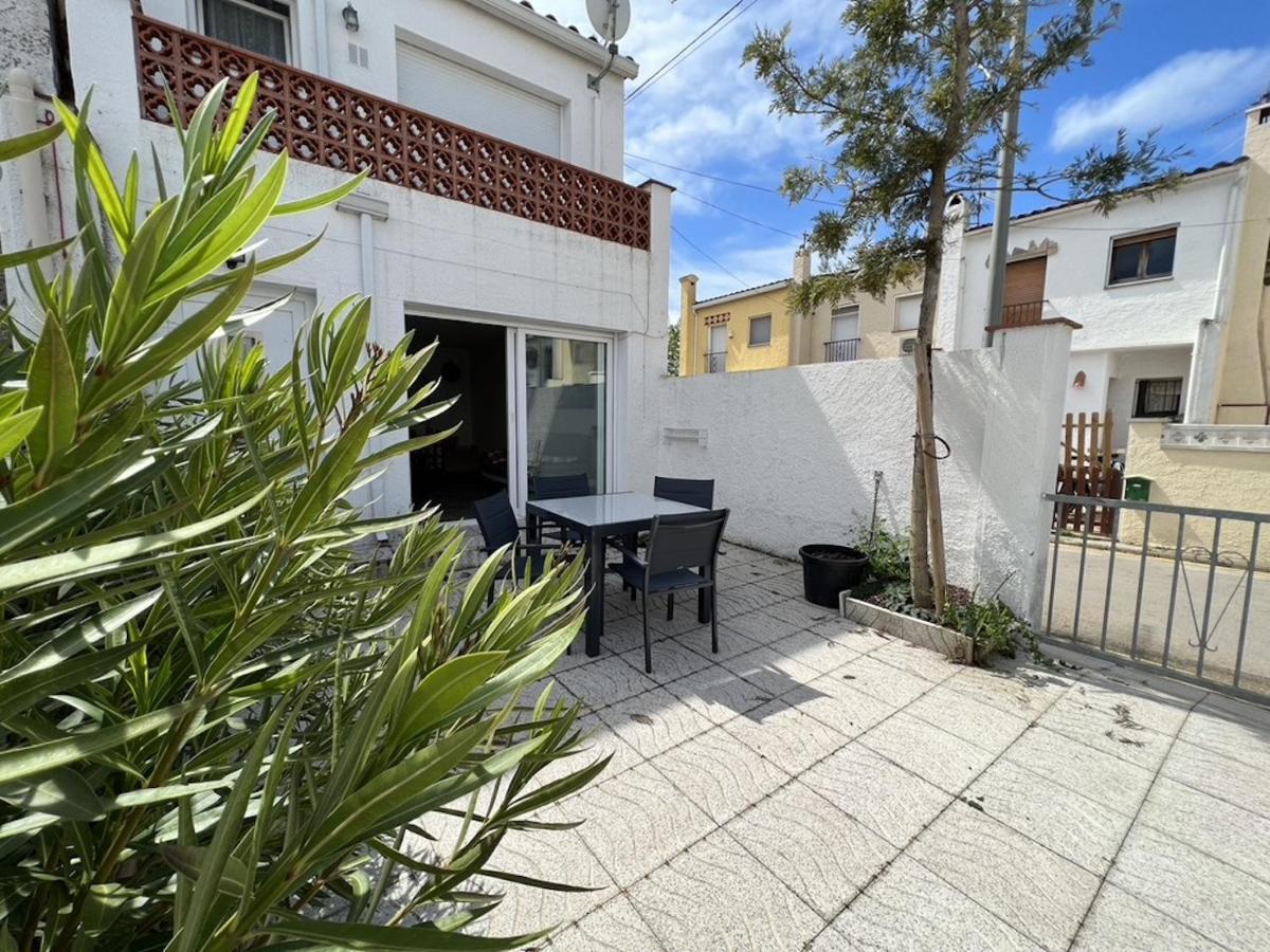 Byblos 69a - Casa Con Piscina Comunitaria Сasa de vacaciones Ampuriabrava