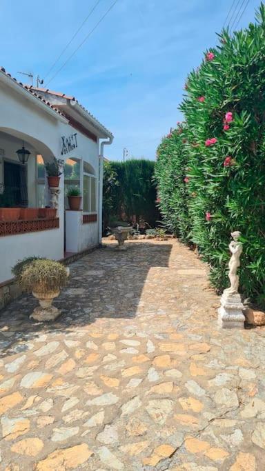Xalet Azul, Your Secret Garden In Holiday home L'Escala