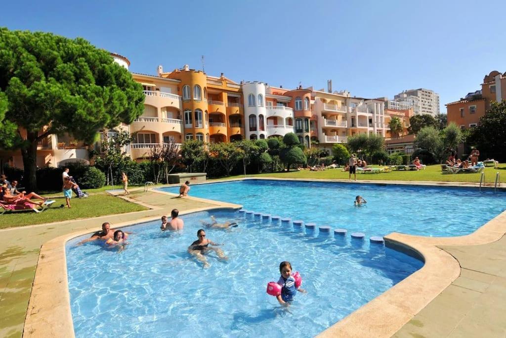 141-empurialola- Con Piscinas En El Centro Y Cerca Del Mar Apartment *