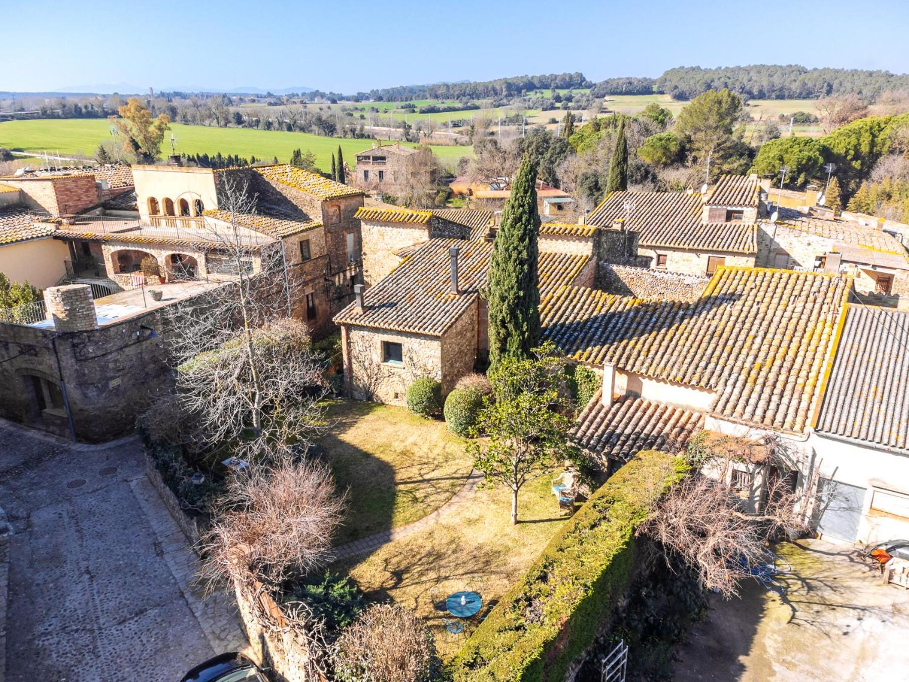 Gran Casa De Piedra En Alt Emporda Saus