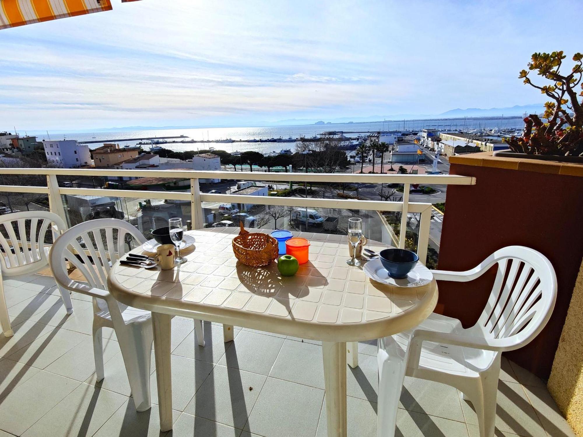 2166 Rocmar 1 4-c, Excelente Situacion Frente Al Puerto Pesquero Y Con Vista A La Bahia. Gran Terraza. Gran Parking Publico Delante. - Es-258-30 Apartment *