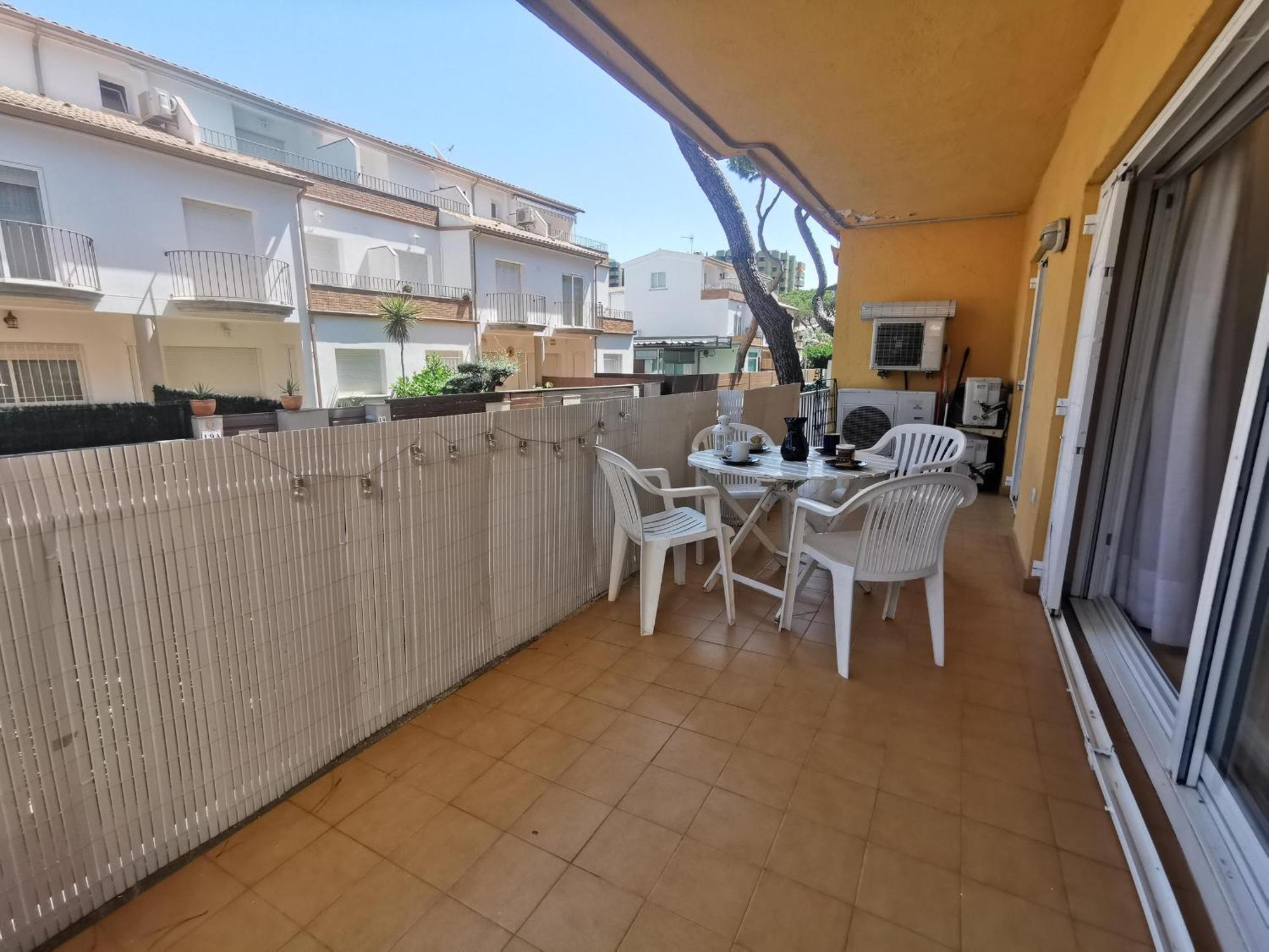 Appartamento En Platja D'aro: A/c, Parking, A 2 Pasos De La Playa, 3 Hab, Terraza. - Es-209-12 *