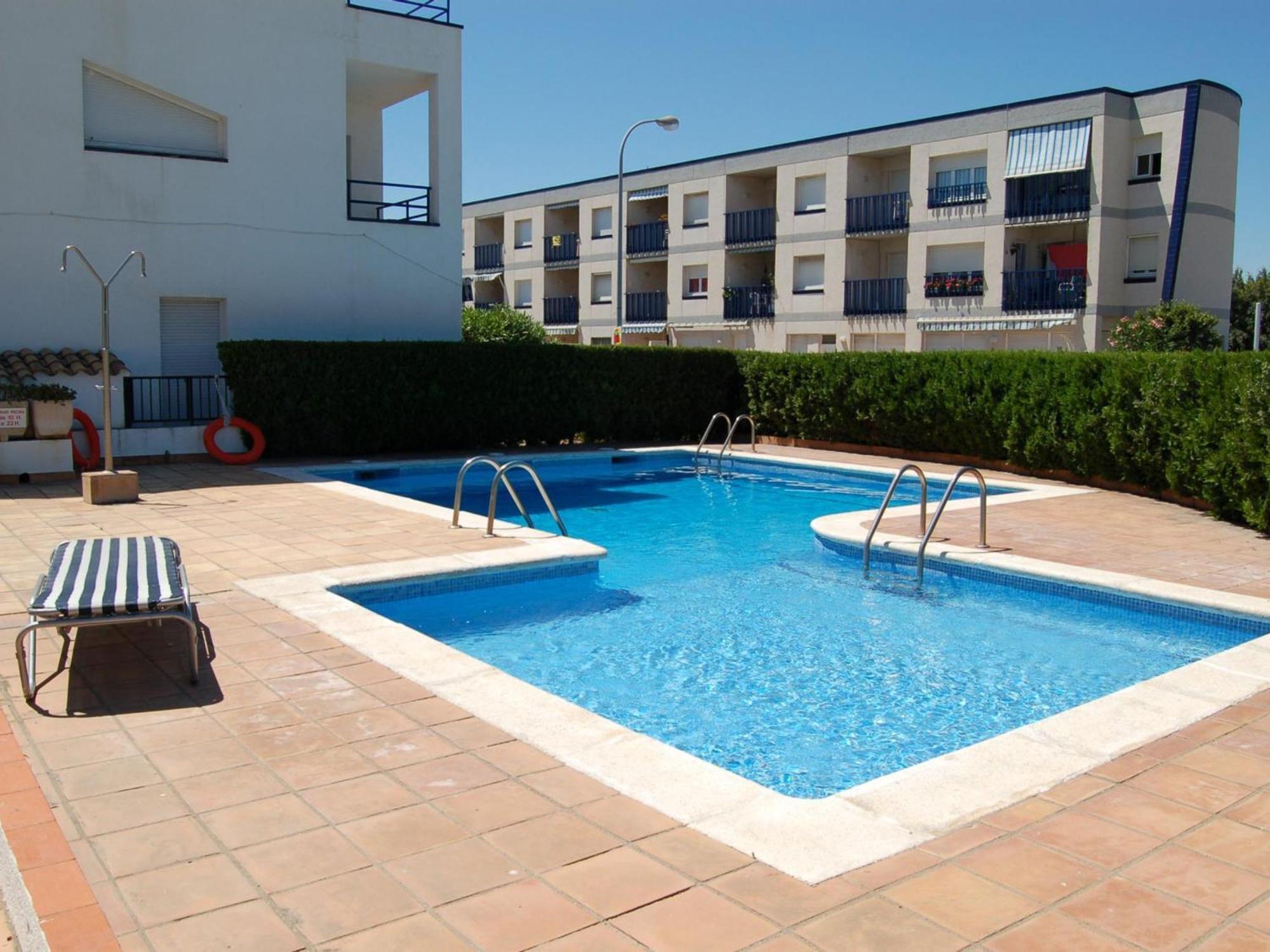 Con Terraza, Jardin Y Piscina Comunitaria A 200m De La Playa En Sant Carles - Es-228-130 * Llanca