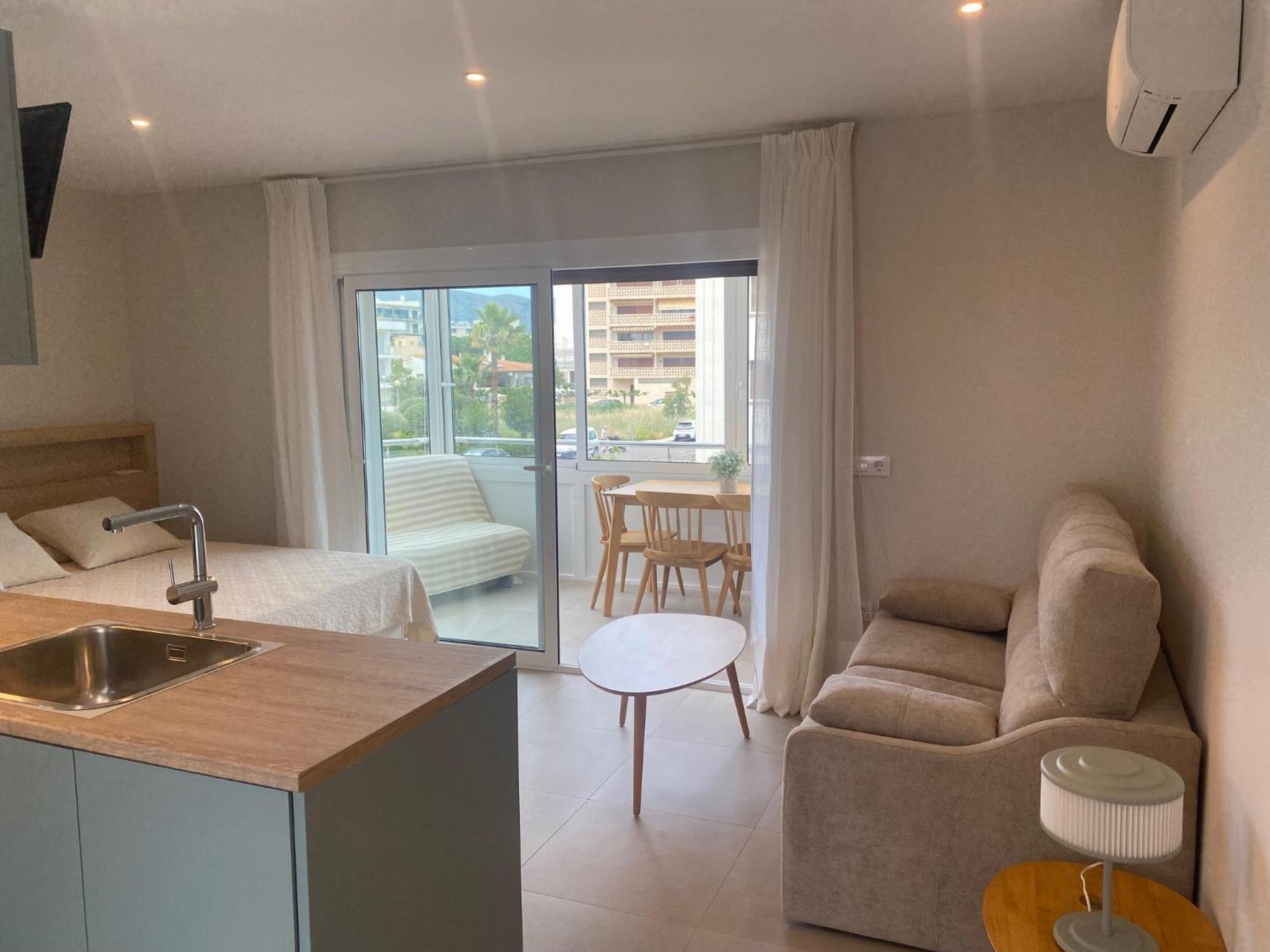 Miramar 14a Apartment Roses