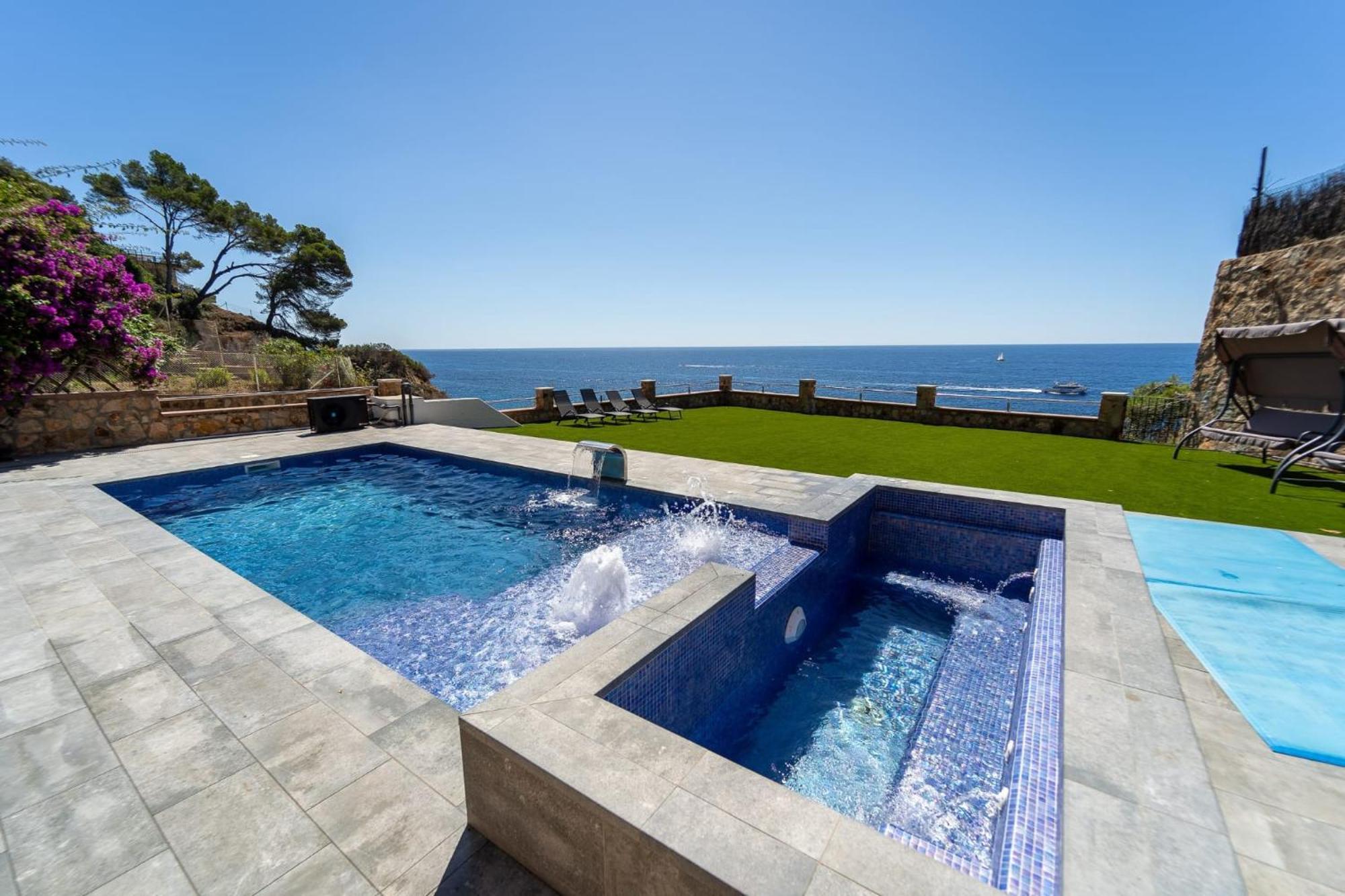 Oceanfront, Swimming Pool, Jacuzzi Вилла
