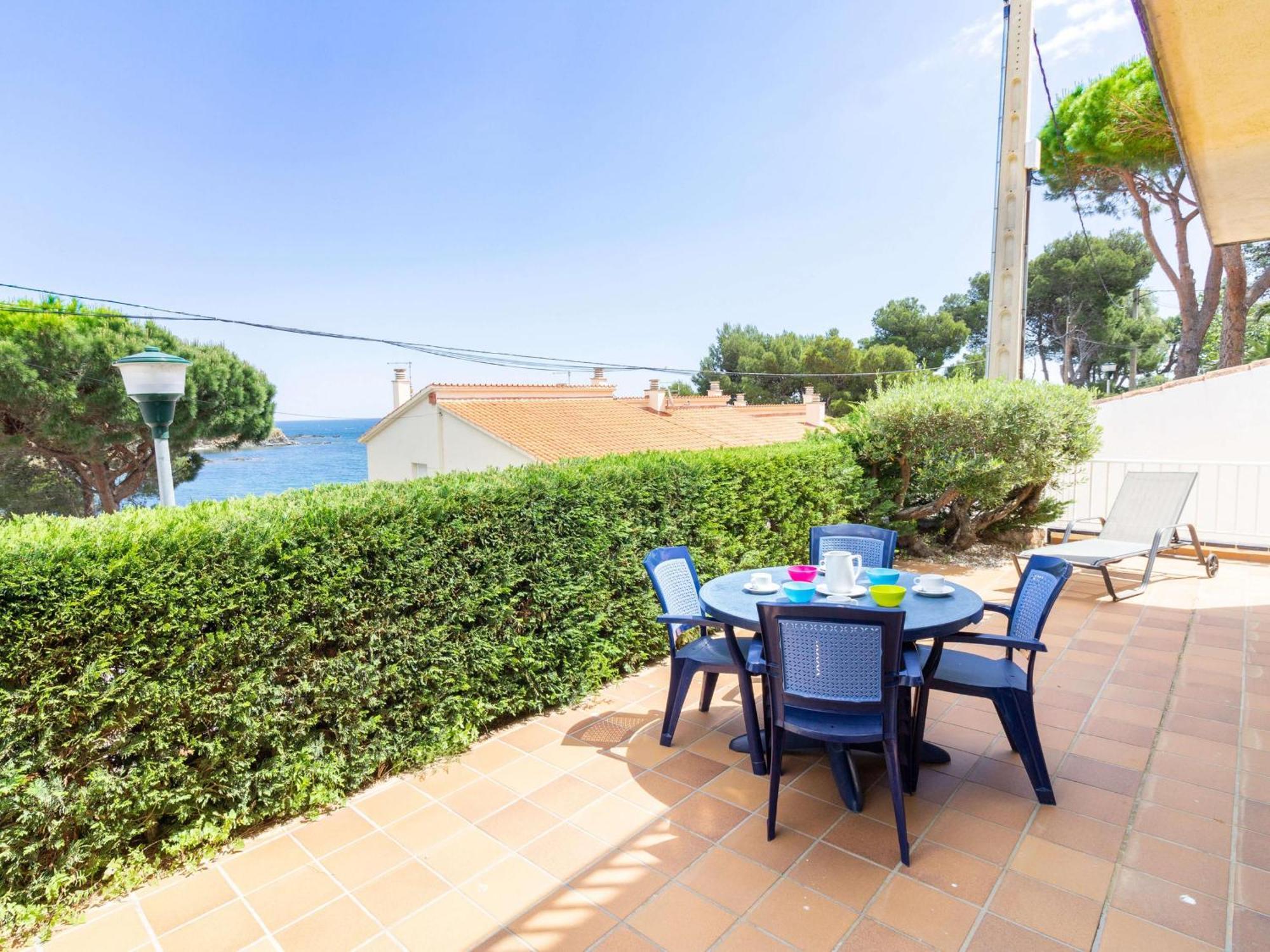 Luminoso Con Terraza, Wifi, Garaje Y A 50m De La Playa En - Es-228-15 Apartment Llanca