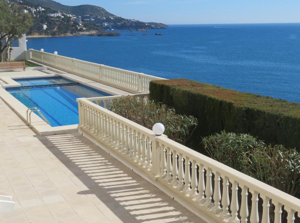 Διαμέρισμα Superbe Premiere Ligne Avec Piscine Ρόζες